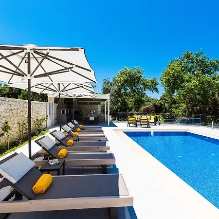 Luxury Cretan With Private Pools