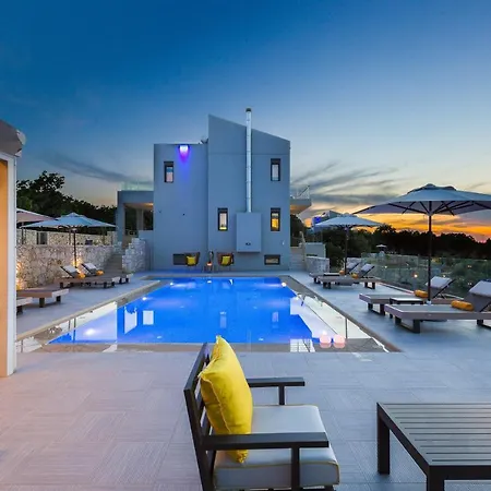 Luxury Cretan With Private Pools