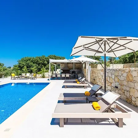Villa Luxury Cretan With Private Pools Gallos